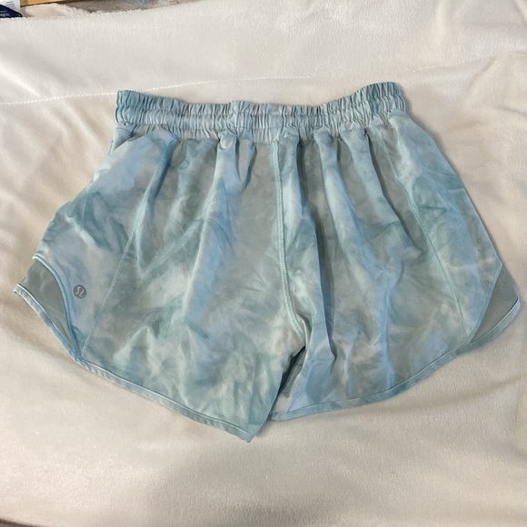 Lululemon Hotty Hot Low-Rise Lined Short - Picture 6 of 11